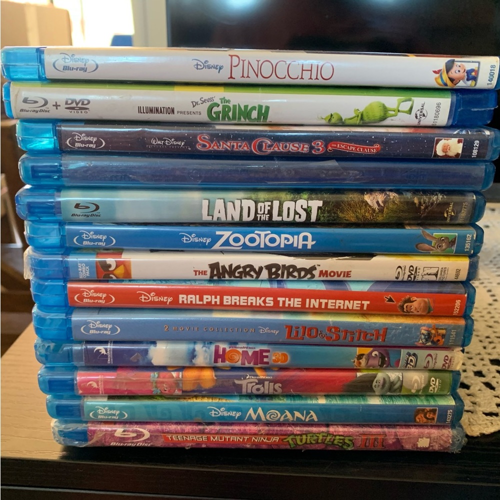 *SOLD* Kids Blue-Ray Disney DVD Bundle